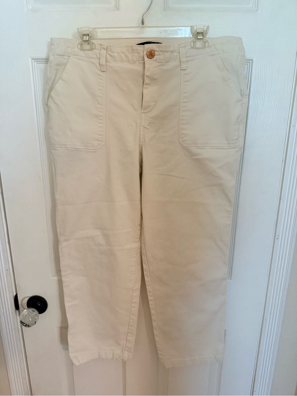 1822 Denim Cream Straight-Leg Capris